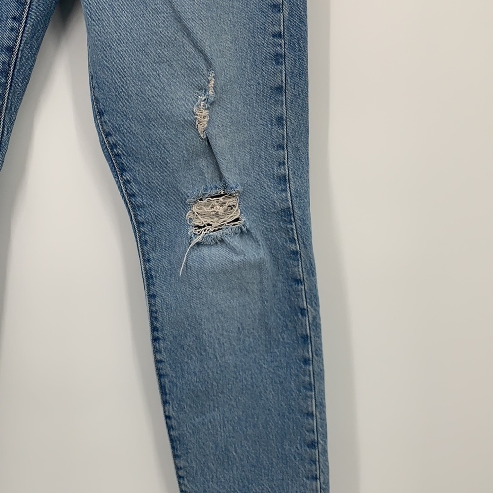 Levi's Classic 501 Skinny Denim Jeans in Light Blue Wash - Picture 8 of 16